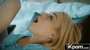 5kporn-cute-blonde-plays-with-her-pussy-before-sex