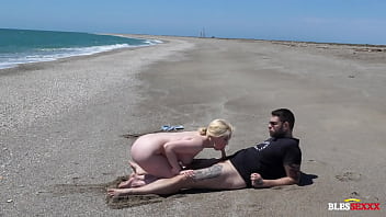 dogging-with-a-stranger-on-the-beach-bareback