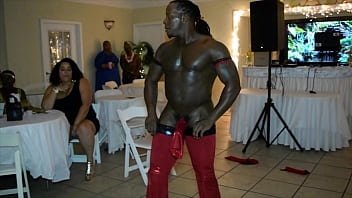 jamaican-stripper-has-surprise-for-milfs