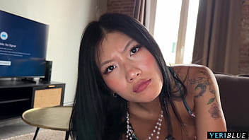 he-caught-his-chinese-step-sister-sending-nudes