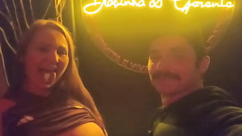 levei-pau-amigo-numa-festa-de-swing