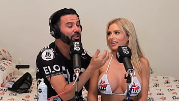 huney-baked-melons-folla-con-elo-podcast-en-medio-de-la-entrevista