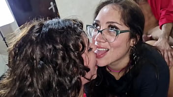 fui-filmar-minha-amiga-e-os-safados-me-botaram-pra-mamar-depois-enfiaram-o-pau-em-mim