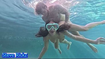 underwater-suck-and-fuck-crazy-swimming-pool-sex