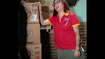 empleada-del-oxxo-cogida-en-la-bodega-a-cambio-de-un-permiso