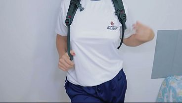 aluna-se-masturbando-no-quarto-deu-pro-marido-da-me