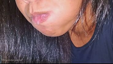 me-flagrou-batento-uma-e-no-resistiu-me-pediu-pra-gozar-na-boca-antes-dos-pais-chegarem-em-casa-gulosa-pra-engolir-minha-porra-novinha-safada-da-boca-gostosa
