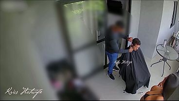 corno-do-meu-marido-chamou-o-barbeiro-em-casa-e-eu-resolvi-brincar-de-puta-de-verdade-recebi-s-de-biquni-minsculo-e-transparente