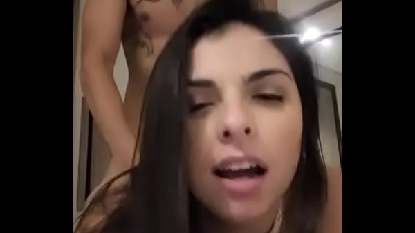 professora-casada-e-safada-chama-o-aluno-para-aula-particular-e-fode-com-o-pirocudo