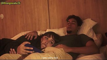 mi-hermanastro-se-acuesta-conmigo-y-pone-su-pene-accidentalmente-dentro-de-mi-boca-y-casi-nos-atrapan