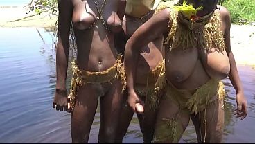 this-lucky-african-villager-got-2-girlfriends