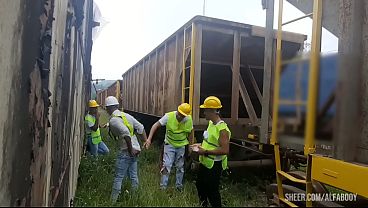 os-operrios-pegaram-pesado-hoje-no-trabalho-chamaram-o-amigo-para-uma-orgia-na-hora-do-almoo-e-a-sobremesa-foi-com-muito-leite-no-rabo-e-no-meio-dos-trilhos-e-vages-dos-trens-part-i--teaser-