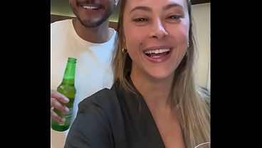vem-ver-corno-olha-o-que-esse-pau-faz-com-sua-esposinha--esse-casada-brasileira--uma-delicia-fodeu-nego-pauzudo-e-ainda-humilhou-o-corno