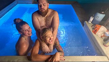 hot-tub-threesome-with-deliah-grace--scarlett-gushes-wca-productions