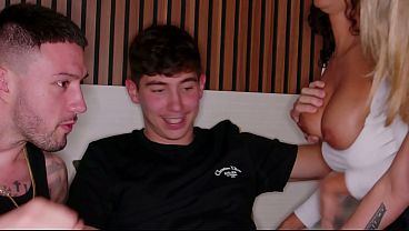 fomos-na-festa-da-fraternidade-da-faculdade-e-demos-a-buceta-pro-casal-de-irmos-dotados-do-prouni-completo-no-sheerred