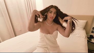 mexicana-jessica-sodi-de-visita-a-barcelona-y-le-doy-una-calida-bienvenida